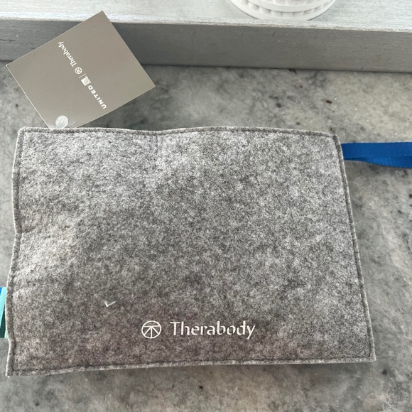NEW UNUSED Therabody Cross Body Bag UNITED AIRLINES Business Class Amenity Kit